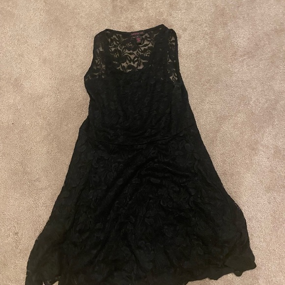 Black lace dress - Picture 1 of 3